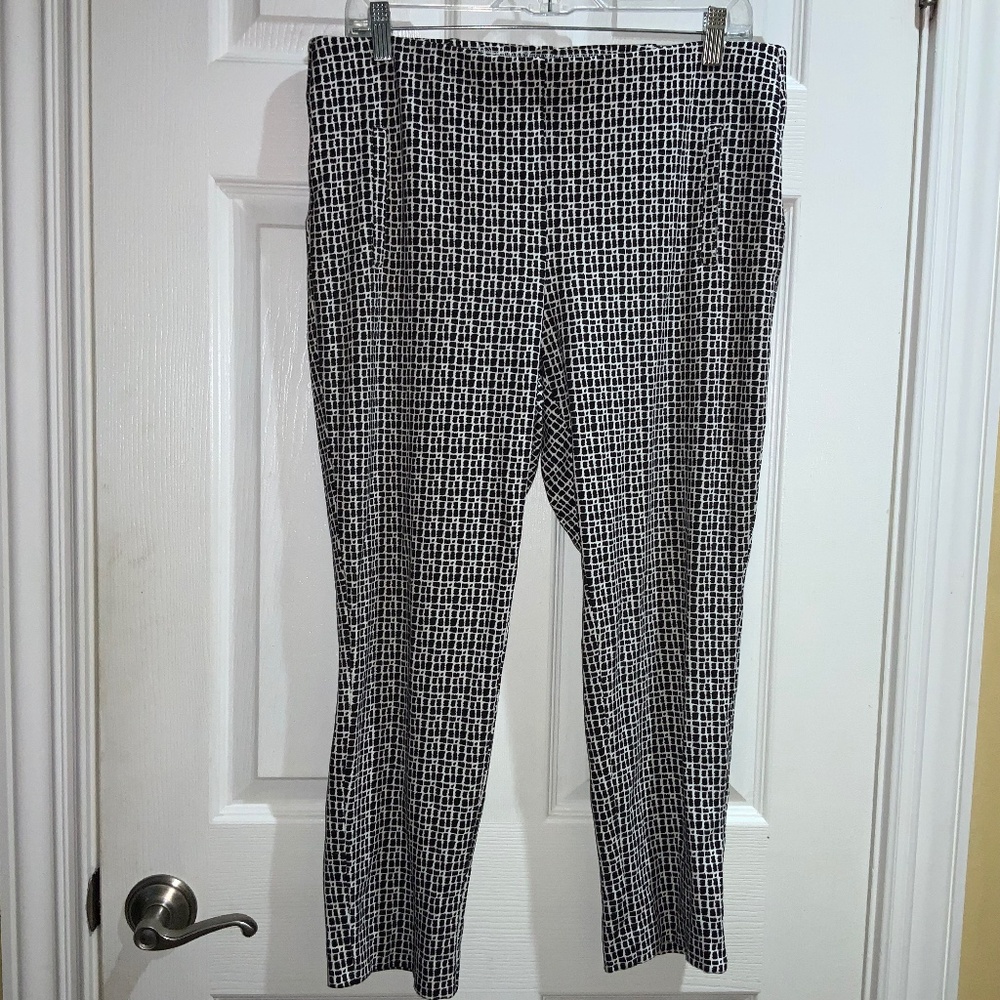 Chico’s black white checked stretch pull on slacks Sz 2P (12P) straight leg